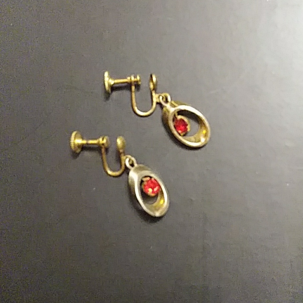 Gold and red rhinestone screw back earrings